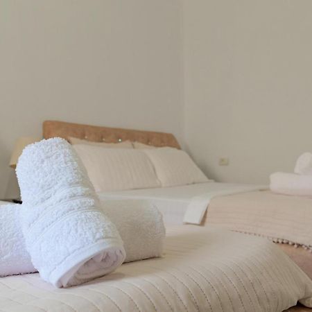Sunflower Hotel Ksamil Esterno foto