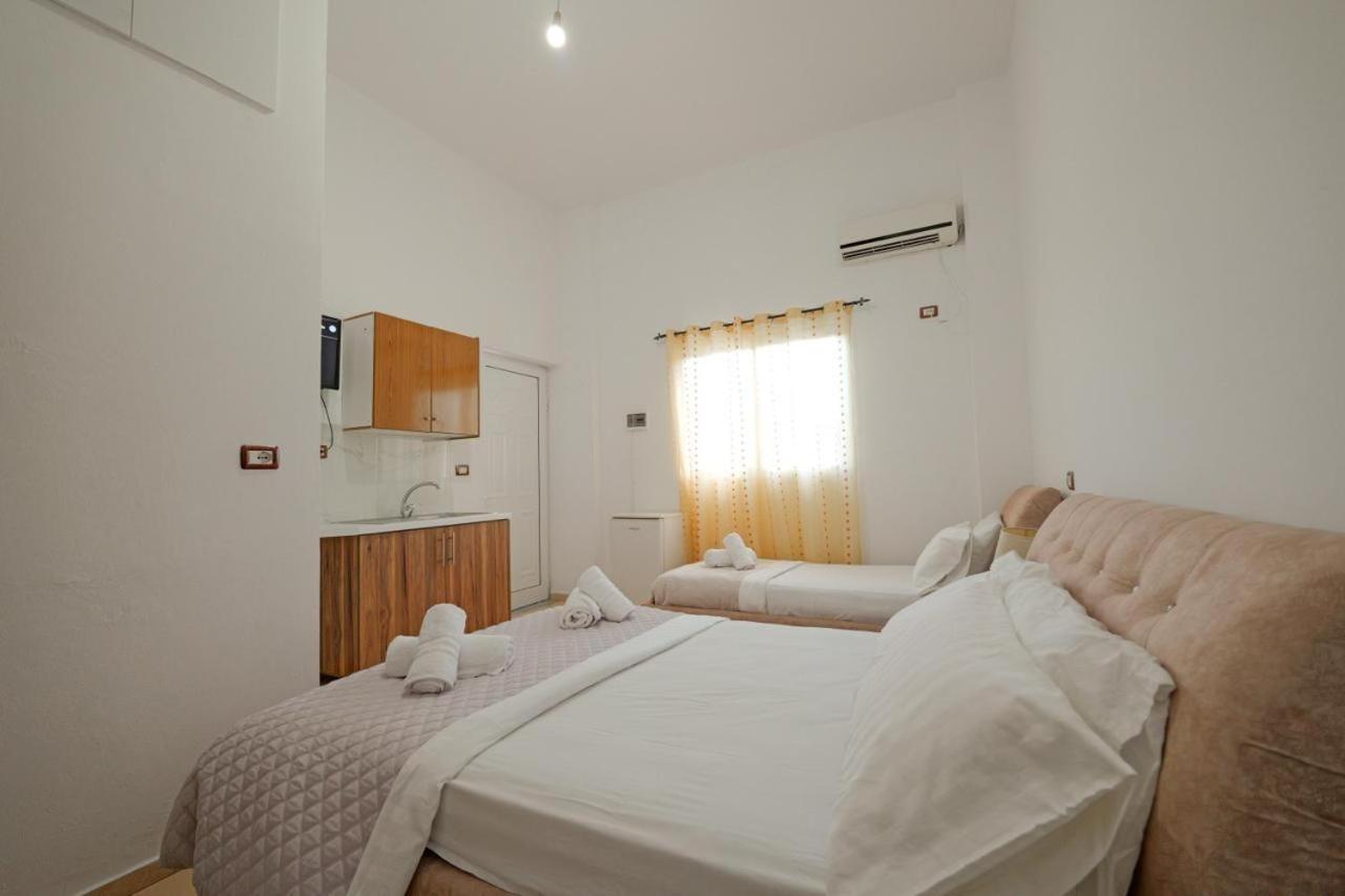 Sunflower Hotel Ksamil Esterno foto
