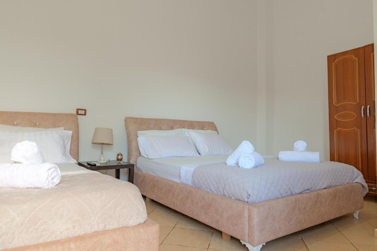 Sunflower Hotel Ksamil Esterno foto