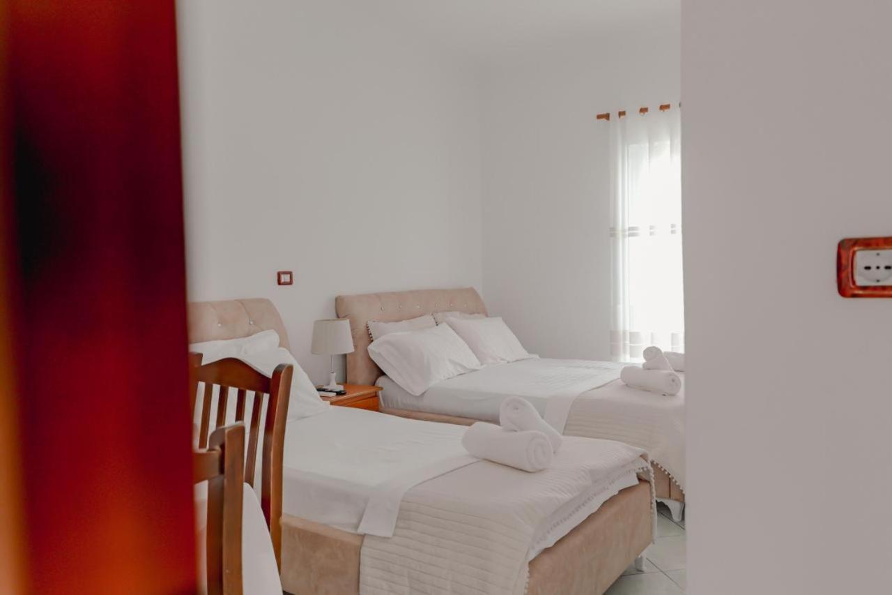 Sunflower Hotel Ksamil Esterno foto