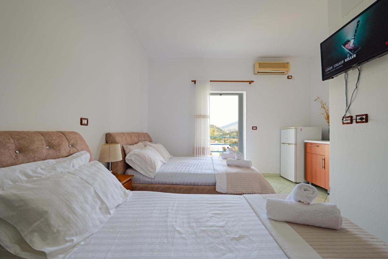 Sunflower Hotel Ksamil Esterno foto