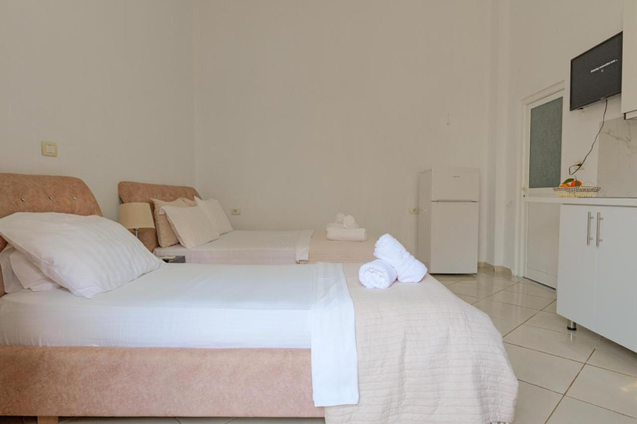 Sunflower Hotel Ksamil Esterno foto