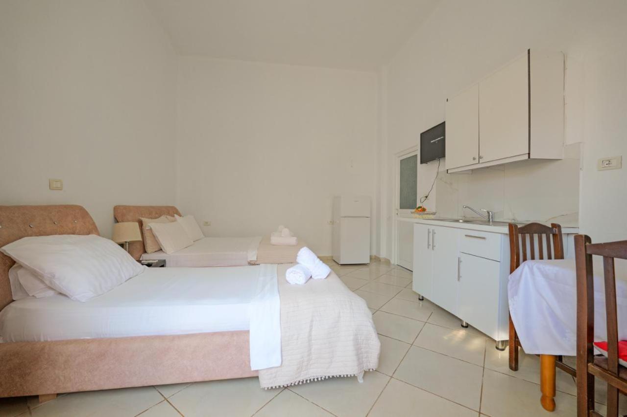 Sunflower Hotel Ksamil Esterno foto