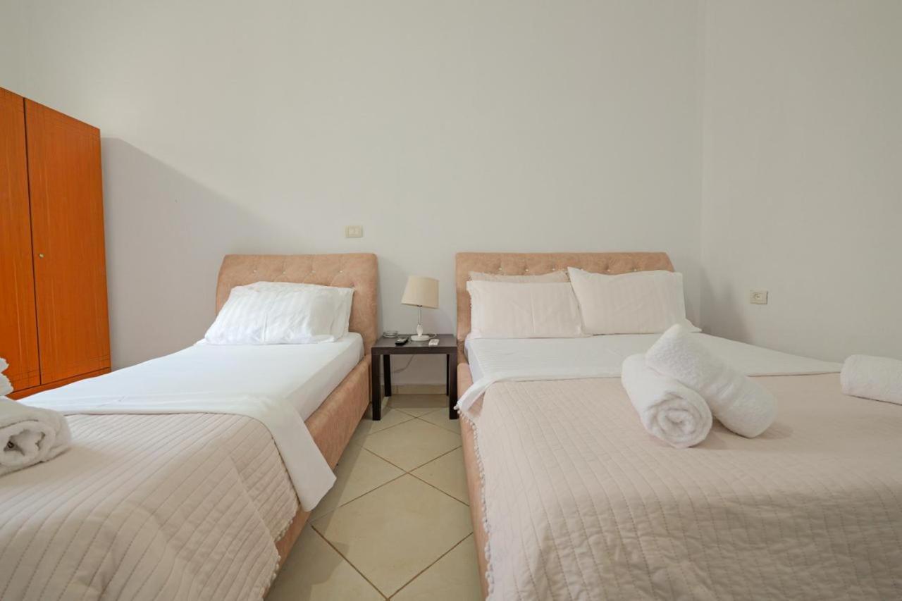 Sunflower Hotel Ksamil Esterno foto