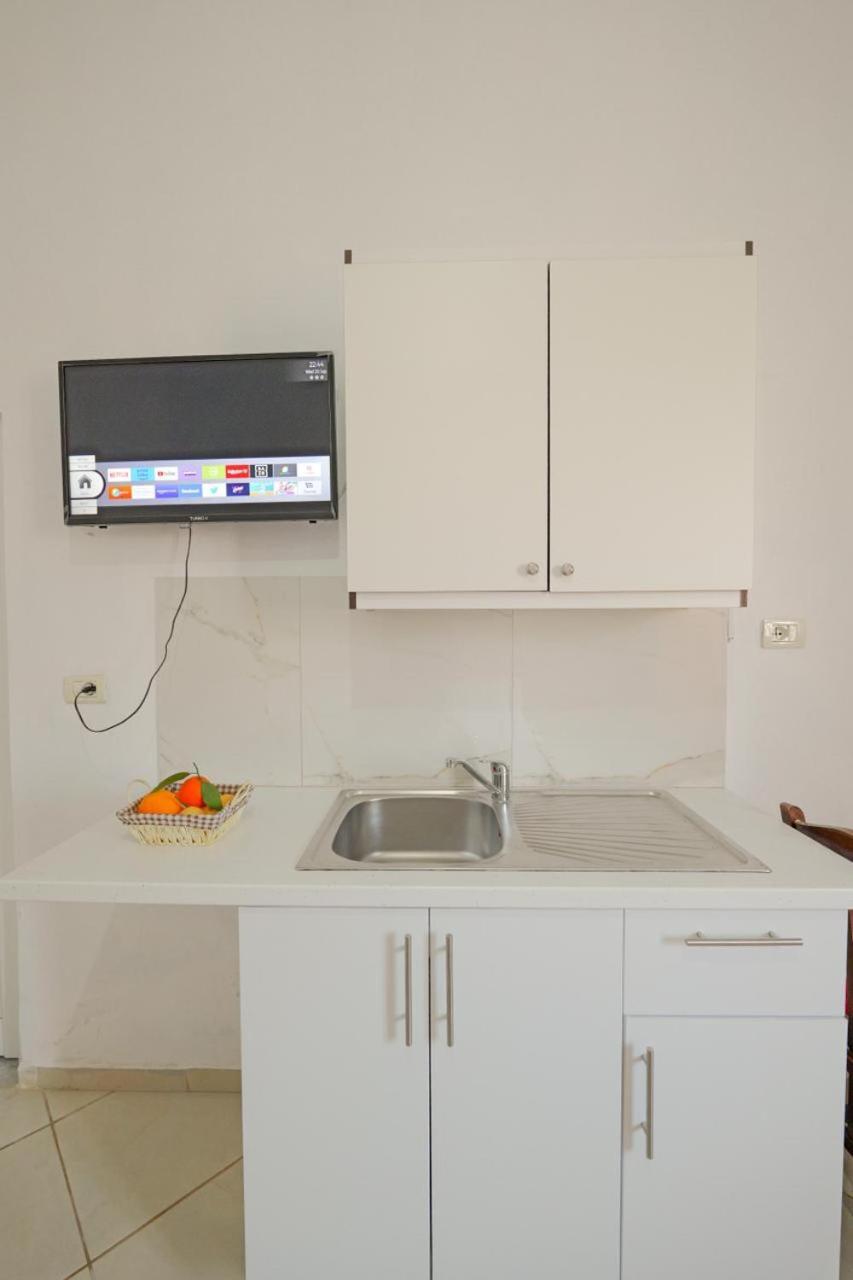 Sunflower Hotel Ksamil Esterno foto