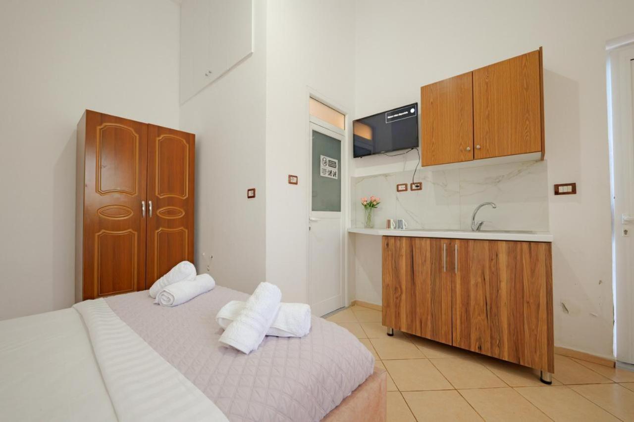 Sunflower Hotel Ksamil Esterno foto