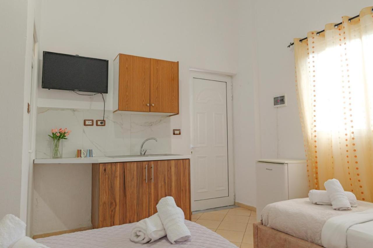 Sunflower Hotel Ksamil Esterno foto